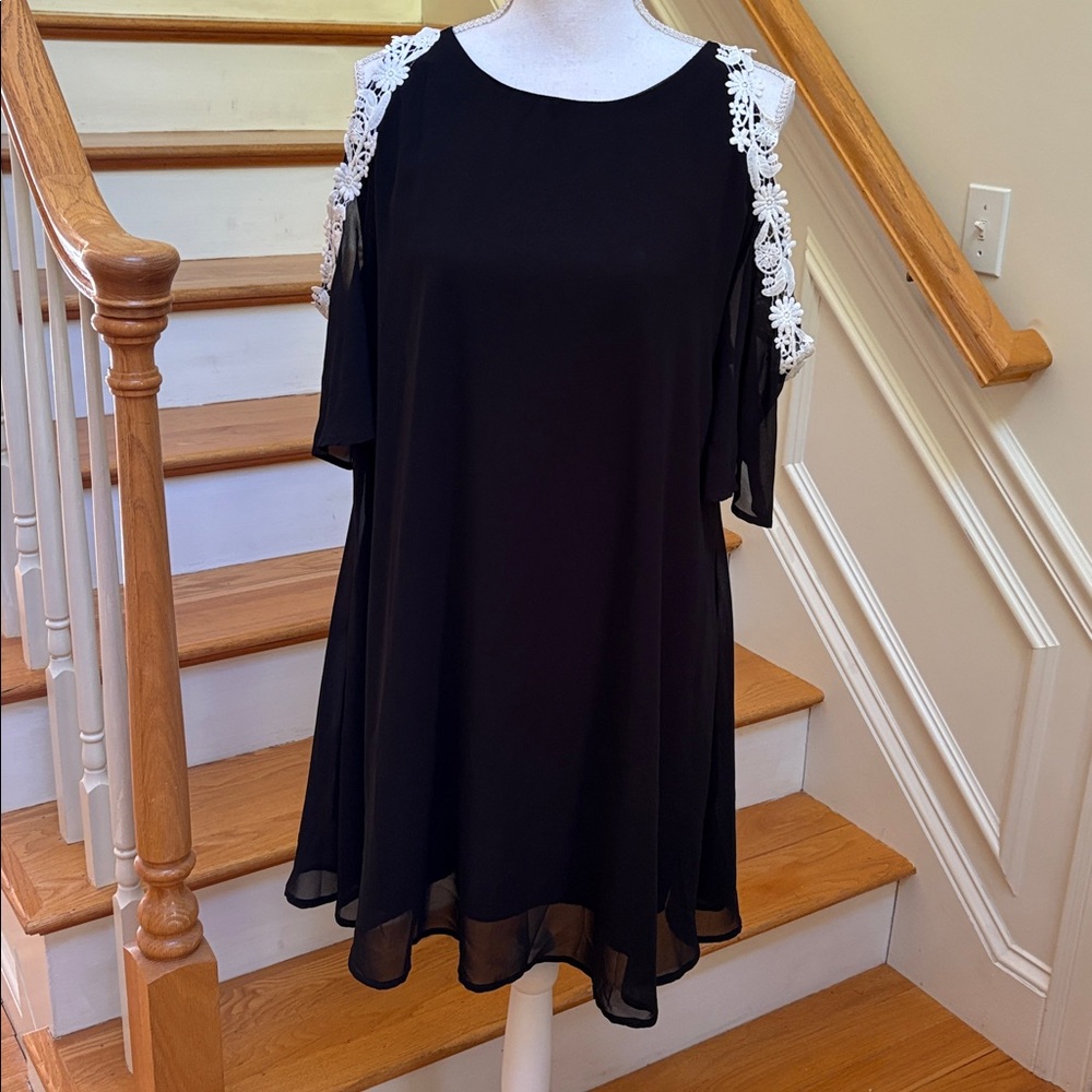 Off the shoulder-Elegant Black chiffon Dress with Lace Details